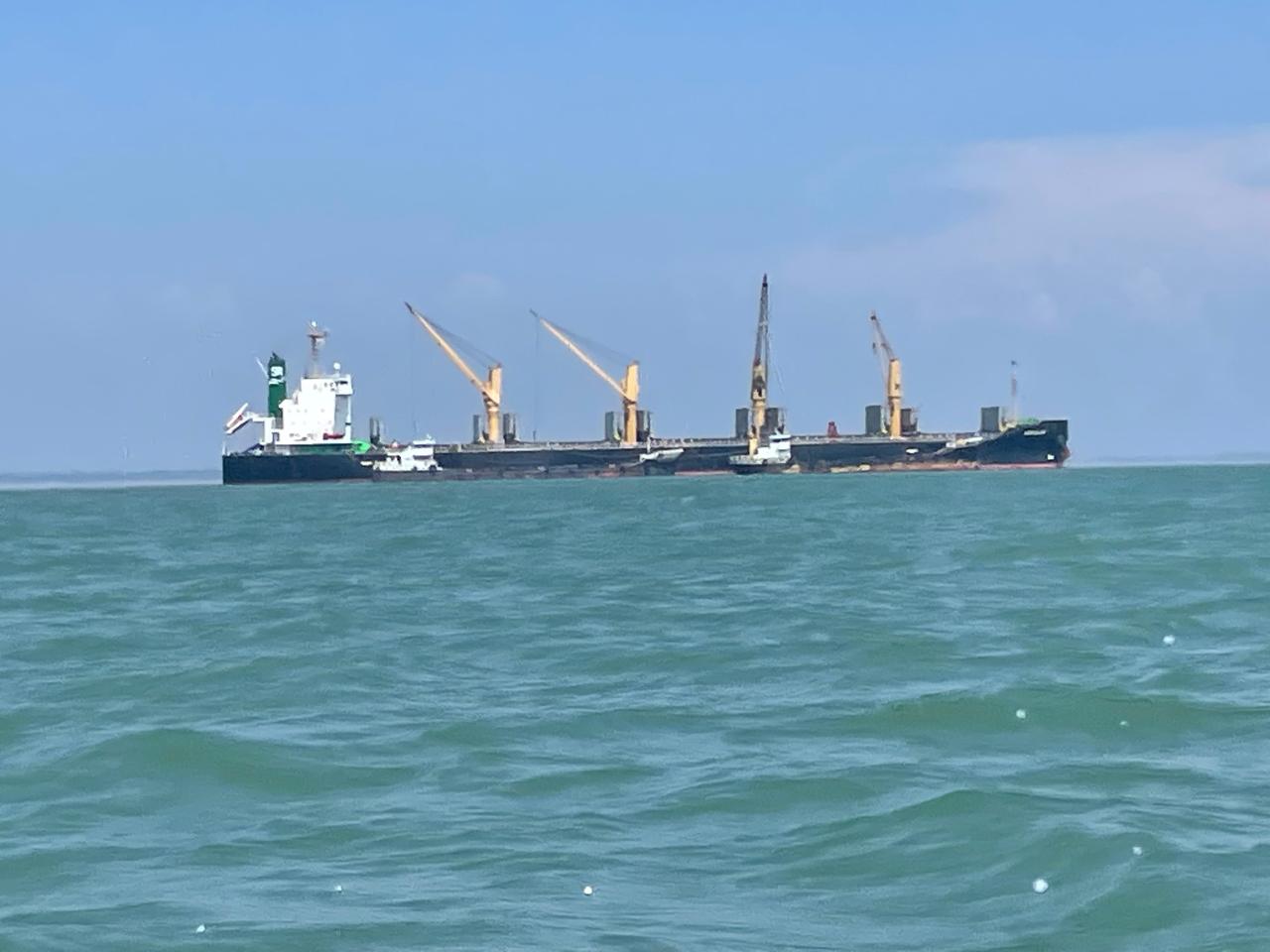 a large ship with a large number of people on it